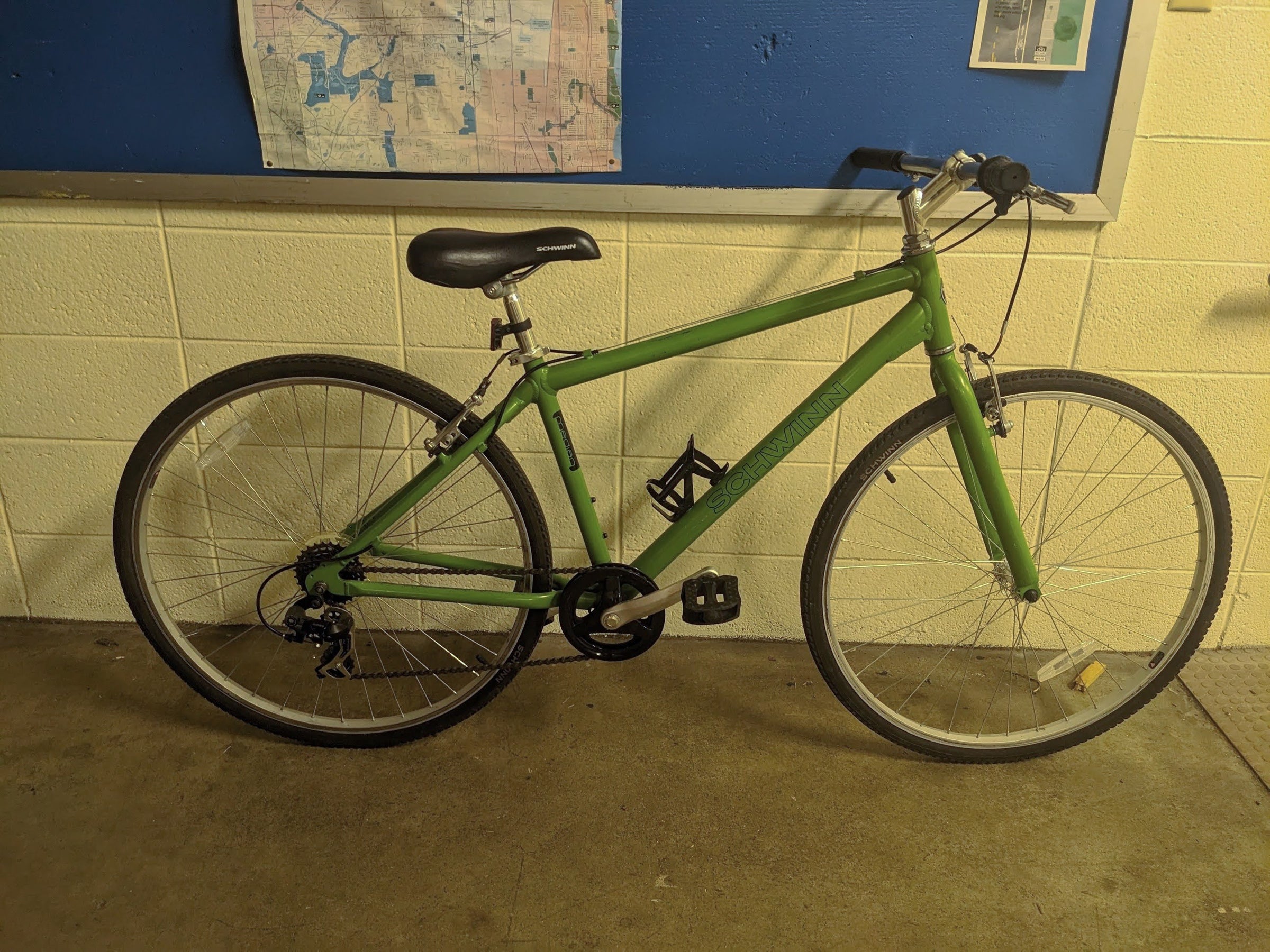 Schwinn Median, 17" | Wisconsin Bike Fed Schwinn Median, 17" | Wisconsin Bike Fed
